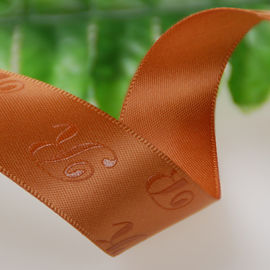 Curvas luxuosas da fita do cetim da caixa da multi cor, curva exterior da árvore de Natal