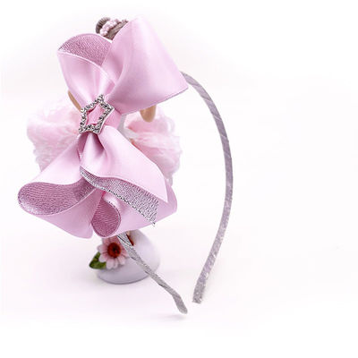 O aniversário bonito da flor do projeto da coroa caçoa 2000 faixas da tela das meninas dos grupos
